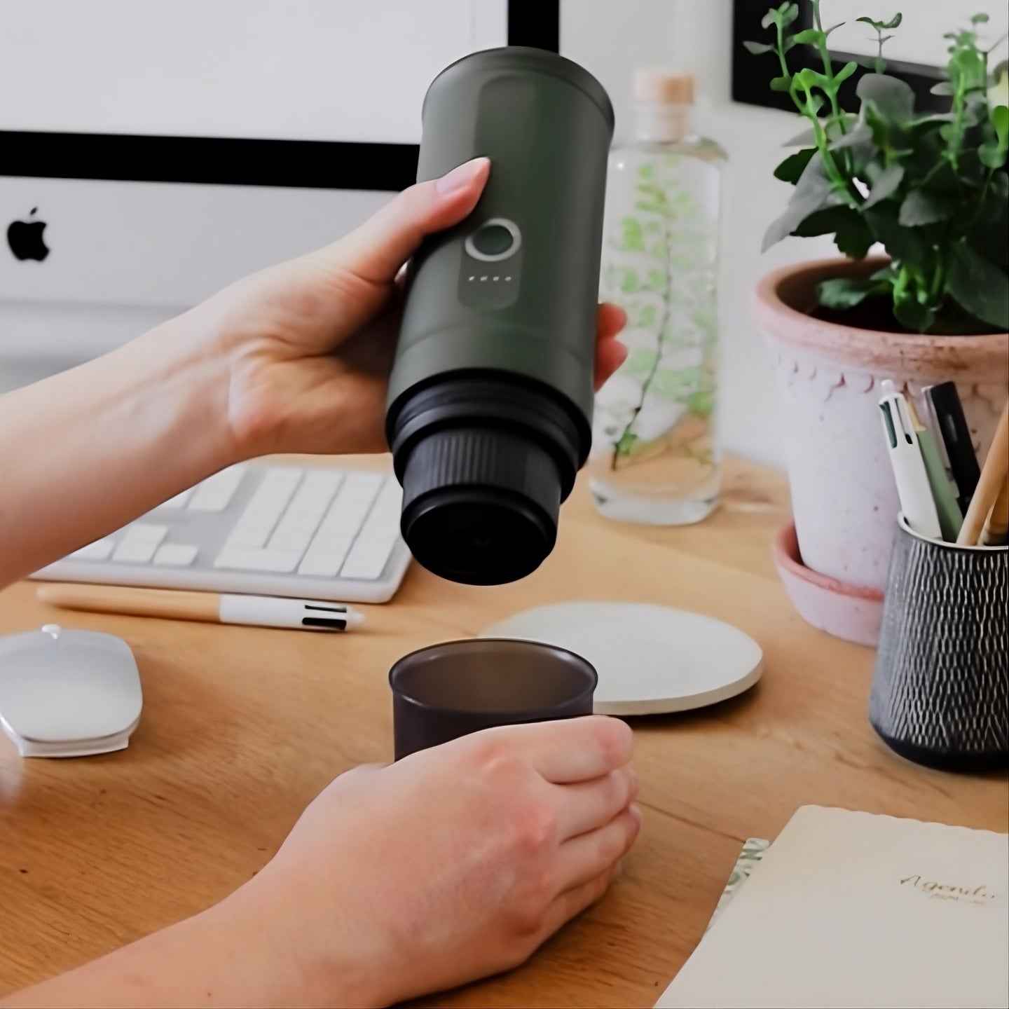 Redécouvrez le plaisir d’un vrai café, en pleine nature.
Un espresso riche, où que vous soyez.
Velmora™ transforme chaque instant.